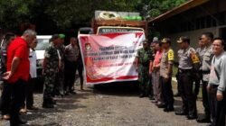DISTRIBUSI LOGISTIK PILGUB DI SINTANG
