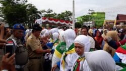 BUPATI SNGGAU LEPAS CJH