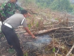 Titik Api Terdeteksi. Anggota Polsek Bonti Berjibaku Padamkan Api