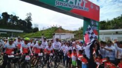 MENPORA LEPAS SEPEDA NUSANTARA DI ENTIKONG