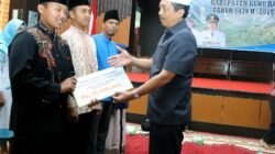 PJ SEKDA SERAHKAN BONUS MTQ