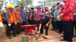 RSUD…KADIS TANCAPKAN TIANG PERTAMA