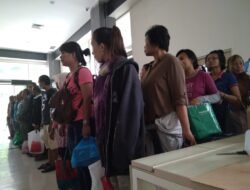 Malaysia Kembali Deportasi 68 PMI-B Melalui Entikong