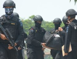 Densus 88 Tangkap Terduga Teroris di Pontianak. Rumah di Ngabang Digeledah