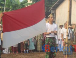 Warga Gang Aneka Rayakan Kemerdekaan Pakai Kostum Unik