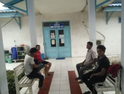 Tak Ada Ruang Tunggu di ICU, Keluarga Pasien Tidur di Lorong