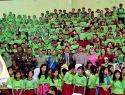1000 Anak di Kapuas Hulu Makan Ikan