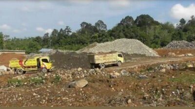 Aktifitas pertambangan di Kalbar dimana ijin lingkungannya telah diambil alih oleh pemerintah pusat. Foto: dok berkatnewsTV