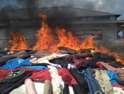 10,23 Ton Pakaian Bekas dan 31,41 Bahan Tekstil Dimusnahkan BC Entikong