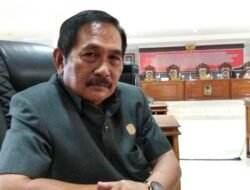 Warga Tinggal di Bantaran Sungai Hati-Hati