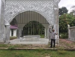 Bendera Alam Peudeng Berkibar di Makam Raja Langsa