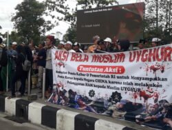 Bela Muslim Uyghur, Massa Mulai Berkumpul di Tugu Digulis