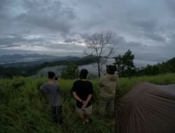 Puncak Bukit Selisiak di Bonti Sanggau Tawarkan Backpacker Sejuta Pesona Alam