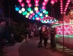 Lampion Menghiasi Sudut Lingkungan di Singkawang
