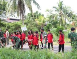 Yonif Raider 641/BRU Ajak Pelajar Karya Bakti di Dusun Poteng
