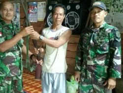 Anjangsana Babinsa, Warga Sui Iring Sukarela Serahkan Senjata Api