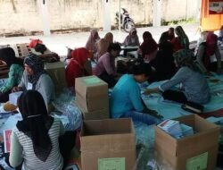130 Relawan Dikerahkan Lipat dan Sortir Surat Suara di Singkawang