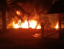Kapal Pengangkut BBM Subsidi Terbakar di Dermaga Rasau Jaya