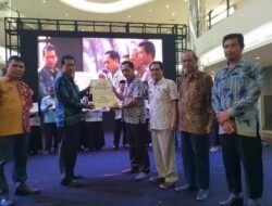 Guru Berprestasi di Singkawang Dihadiahi Umroh Gratis