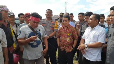 Massa Tuntut Bawaslu Sekadau Proses Hukum Politik Uang Caleg Perindo