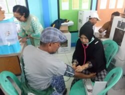 Petugas PPK Lakukan Pemeriksaan Kesehatan