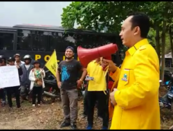 Diduga Terjadi Kecurangan, Massa Partai Golkar Demo KPU