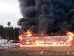 Mes PT Wika di Pelabuhan Kijing Terbakar