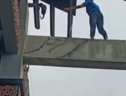 Gadis Muda Ingin Bunuh Diri di Rumah Radakng Dibawa ke RSJ
