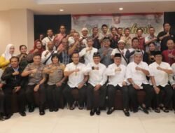 Kapolda Kalbar Silaturahmi dan Bukber Awak Media