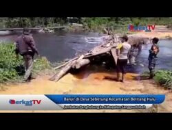Jembatan Amoh di Sebetung Roboh Diterjang Banjir