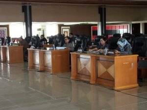 Lkpj APBD 2018 Sanggau. Golkar – Gerindra Pertanyakan Pendapatan dan Silpa