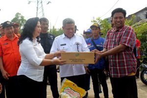 Warga Korban Puting Beliung Mendapat Bantuan