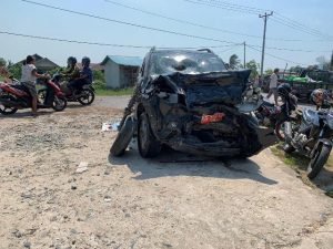 Mobil Pejabat Pemkot Singkawang Tabrakan, Satu Orang Tewas