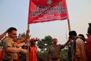 Pemkot Pontianak Segel Lahan Terbakar Milik Developer Perumahan