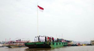 Kibarkan Merah Putih di Sui Kapuas, Upacara Kemerdekaan di Atas Ponton