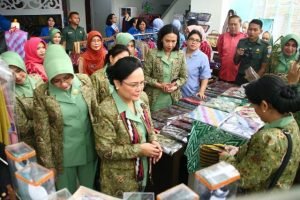 Dharma Pertiwi Daerah L Tampilkan Kerajinan Pontianak di Gebyar Kartika Pertiwi