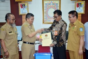 KPU Kubu Raya Sampaikan Berkas Penetapan Anggota DPRD