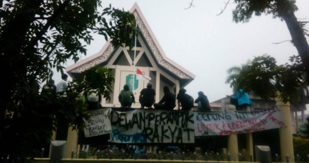 DPRD Kalbar Keluarkan 8 Pernyataan Sikap Saat Didemo Mahasiswa