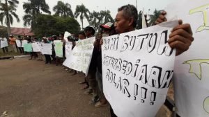 Sulit Dapat Solar, Supir Truk di Singkawang Demo
