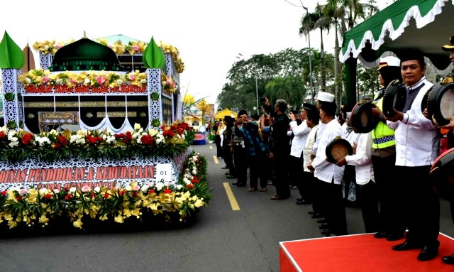 Ribuan Orang Meriahkan Pawai Takruf Sambut Tahun Baru Islam