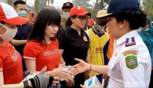 Komunitas Singkawang Bagikan sejuta Masker