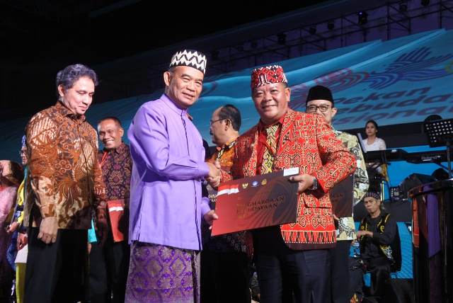 Kabupaten Sanggau Dianugerahi Kebudayaan dan Maestro Seni Tradisi dari Kemendikbud