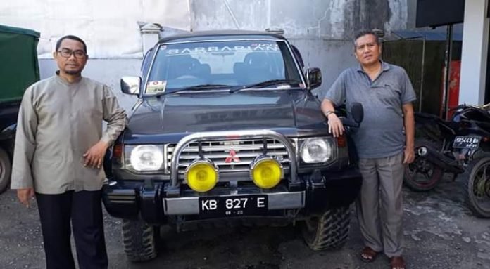 pengusaha sanggau infaqkan mojil pajero ke masjid