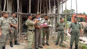 Sat Pol PP Akhirnya Eksekusi Bangunan Akuet