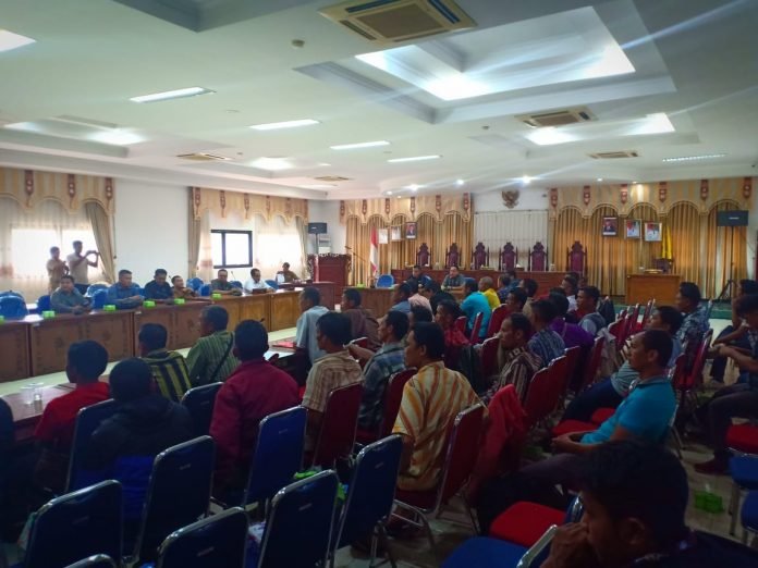 warga lembah beringin lapor kecurangan pilkades ke dprd skd