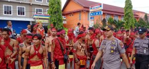 Pasukan Merah Dayak Kepung PN Tuntut Bebaskan Terdakwa Kathutla