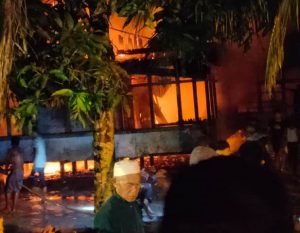 Open Pemanas Jagung Hanguskan Sebuah Rumah dan Gudang