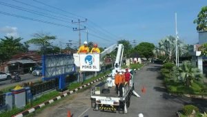 Bupati Kubu Raya Menanjak Uji Ketegangan Listrik 20.000 Volt