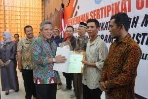 Warga Kubu Raya Terima 500 Sertifikat Gratis