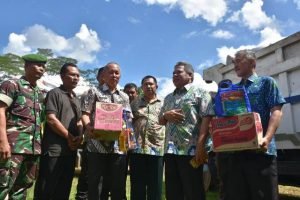 Pemkab Kubu Raya Salurkan 51 Ton Beras Cadangan Bagi Korban Banjir